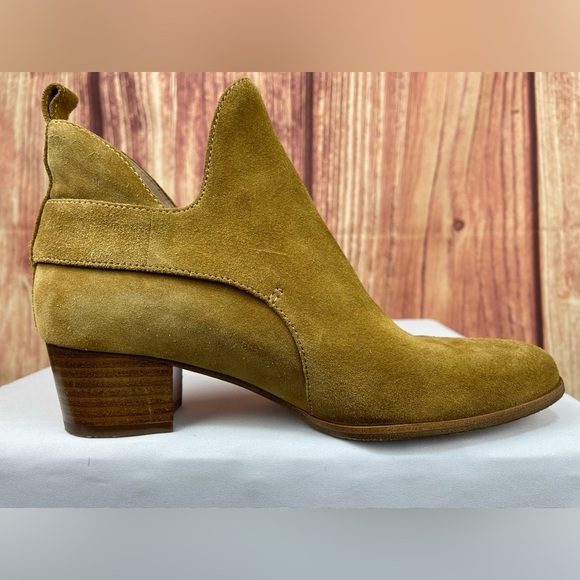 Marc Jacobs ginger tan suede interlock booties women’s size 8.5 brand size 38.5 - Picture 8 of 17
